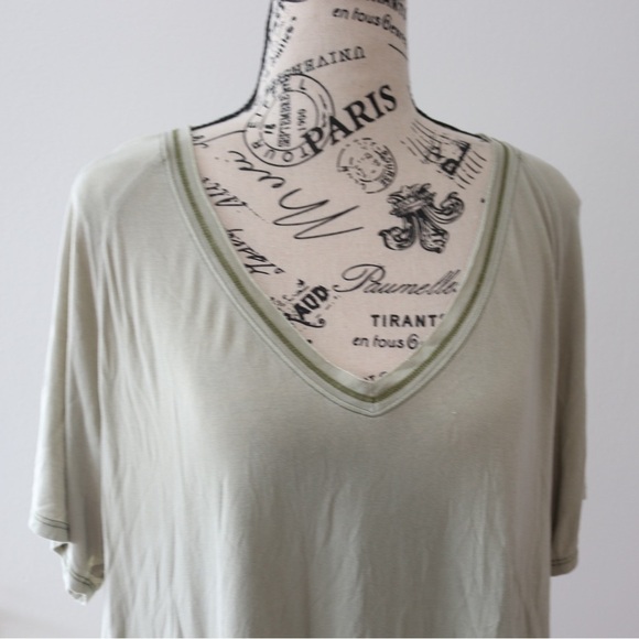 NWOT Project Social UO T Women's V-Neck Tee Green Short Sleeve Size M Casual - Picture 6 of 6
